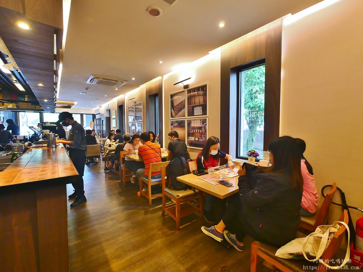 南港美食推薦 NEVERLAND Bakery Café|南港車站必吃義大利麵燉飯+人氣甜點下午茶(菜單含牛肉麵中式料理) - 第14張圖 南港美食推薦 NEVERLAND Bakery Café|南港車站必吃義大利麵燉飯+人氣甜點下午茶(菜單含牛肉麵中式料理)