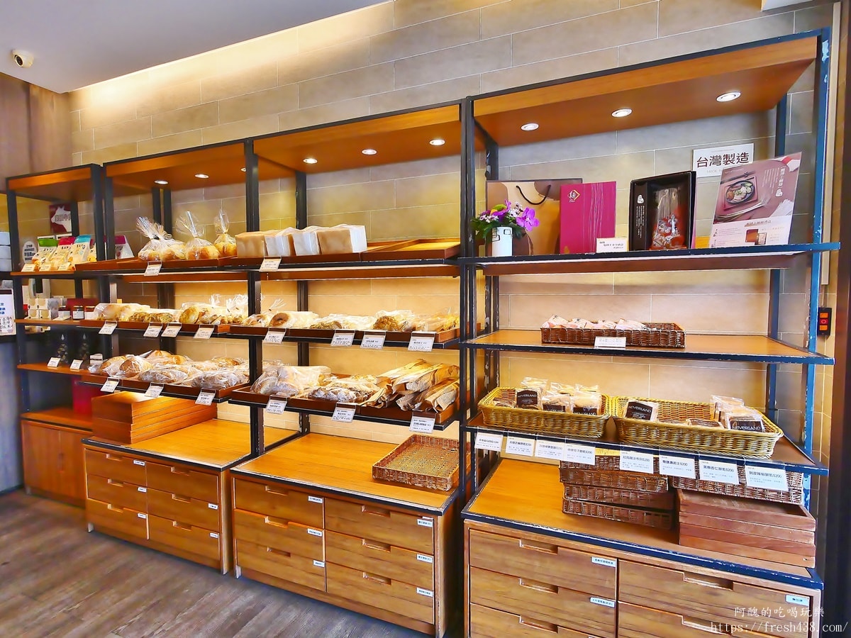南港美食推薦 NEVERLAND Bakery Café|南港車站必吃義大利麵燉飯+人氣甜點下午茶(菜單含牛肉麵中式料理) - 第6張圖 南港美食推薦 NEVERLAND Bakery Café|南港車站必吃義大利麵燉飯+人氣甜點下午茶(菜單含牛肉麵中式料理)