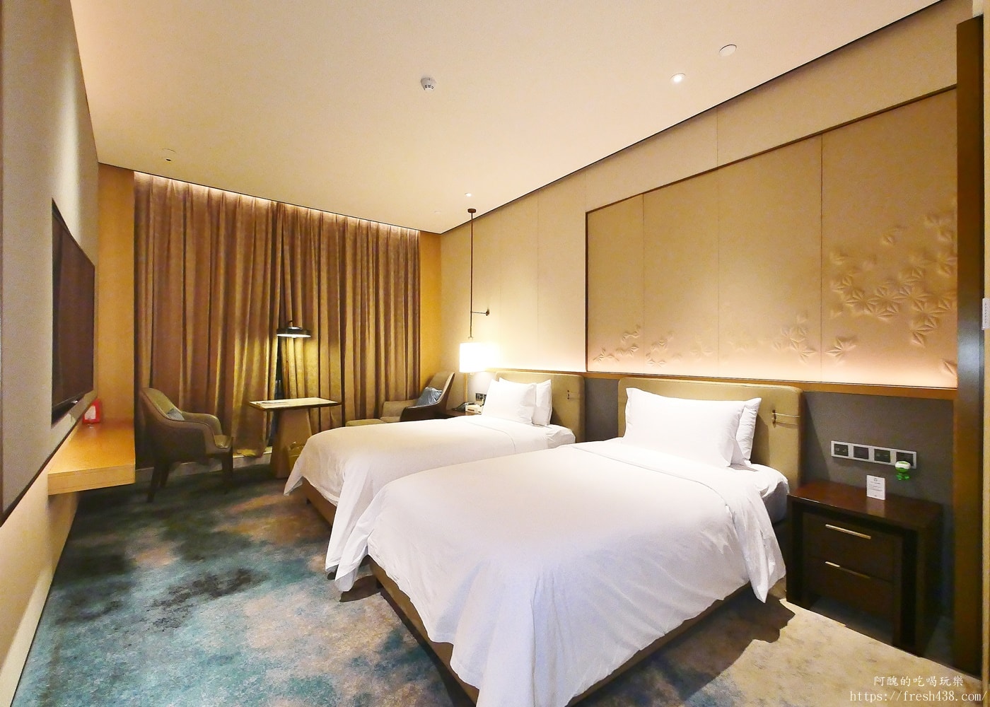 吉首住宿推薦｜湘西皇冠假日酒店開箱：房型設施、氣派大廳與自助早餐評價一次看 Crowne Plaza Xiangxi