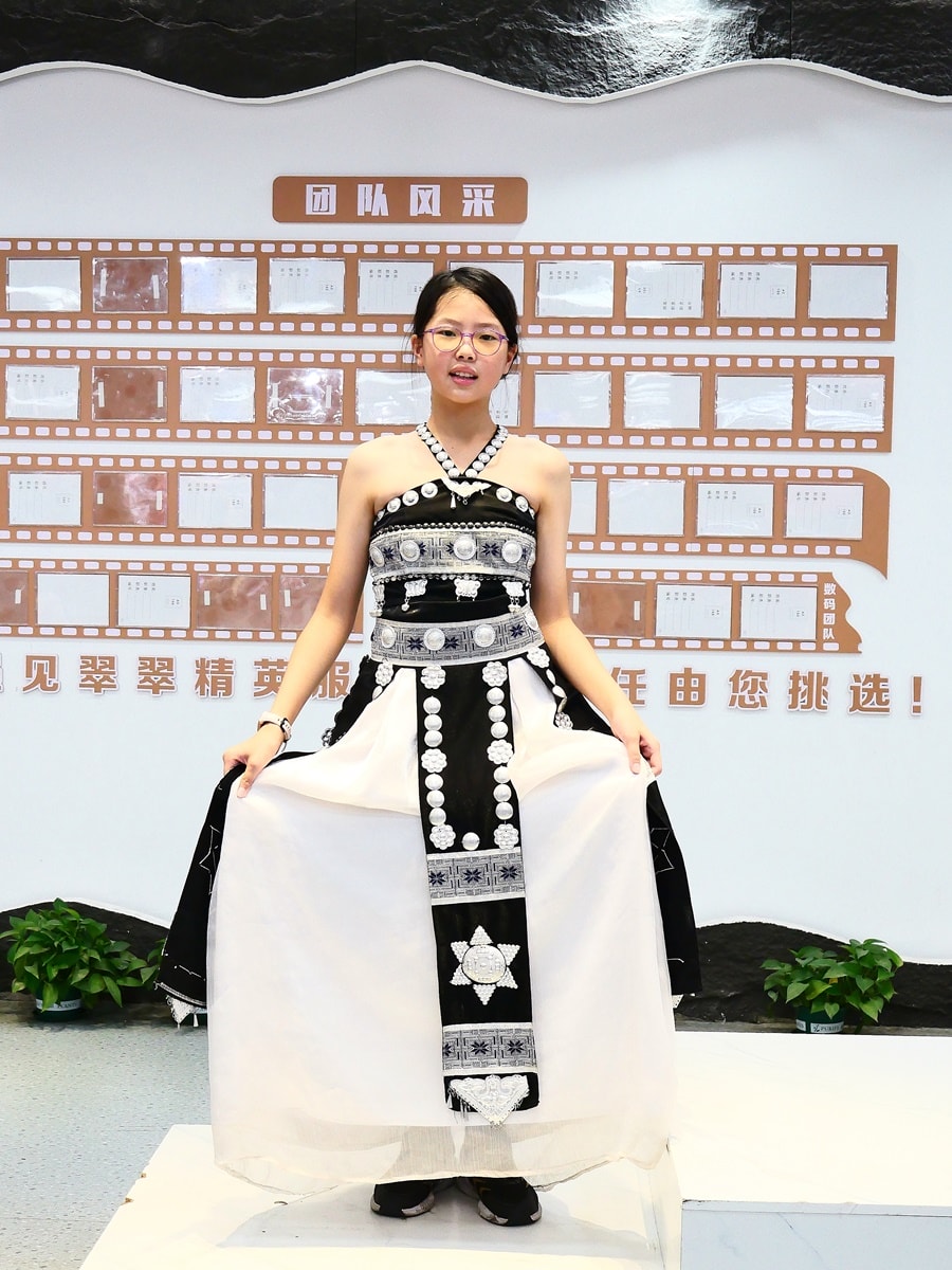 鳳凰古城苗服體驗推薦｜寫真拍攝、外景取景與夜拍攻略