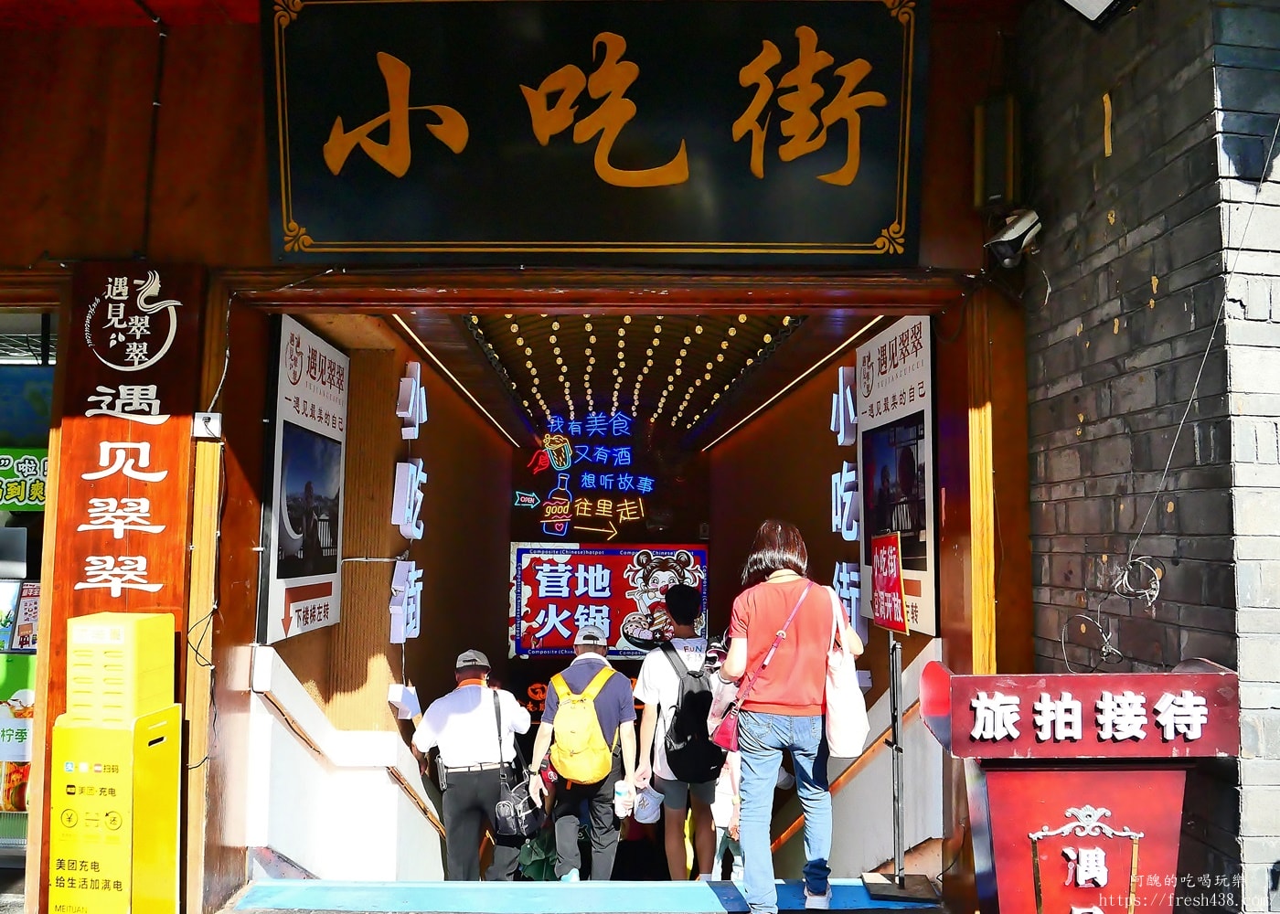 鳳凰古城苗服體驗推薦｜寫真拍攝、外景取景與夜拍攻略