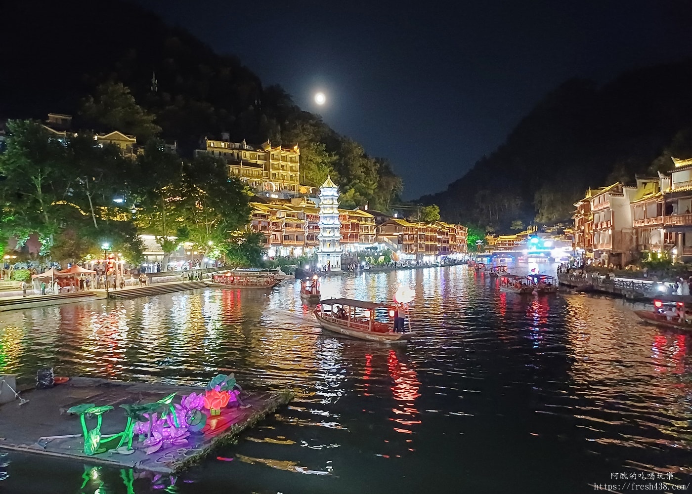鳳凰古城自由行攻略｜沱江夜景、磁懸浮列車、苗服體驗一次玩透透