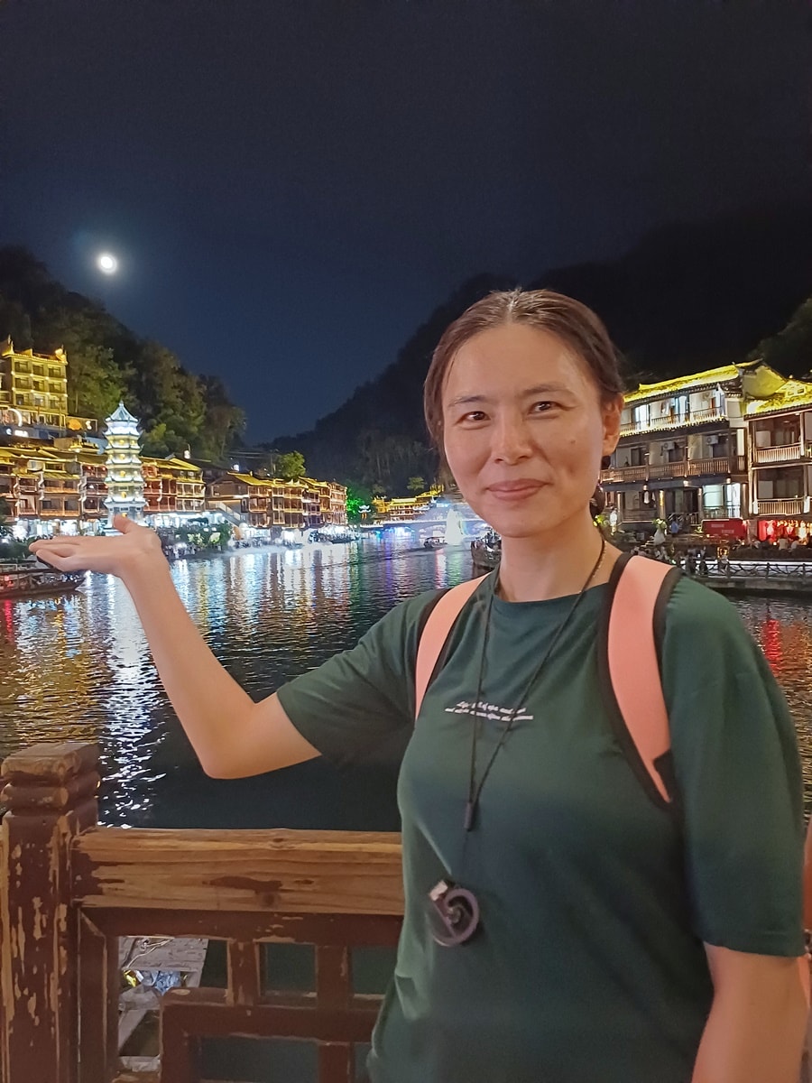 鳳凰古城自由行攻略｜沱江夜景、磁懸浮列車、苗服體驗一次玩透透