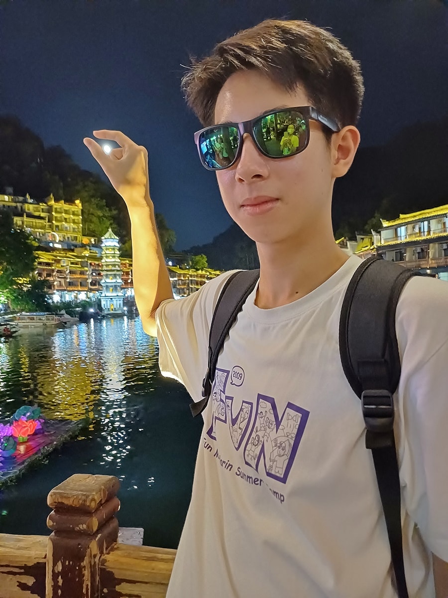 鳳凰古城自由行攻略｜沱江夜景、磁懸浮列車、苗服體驗一次玩透透