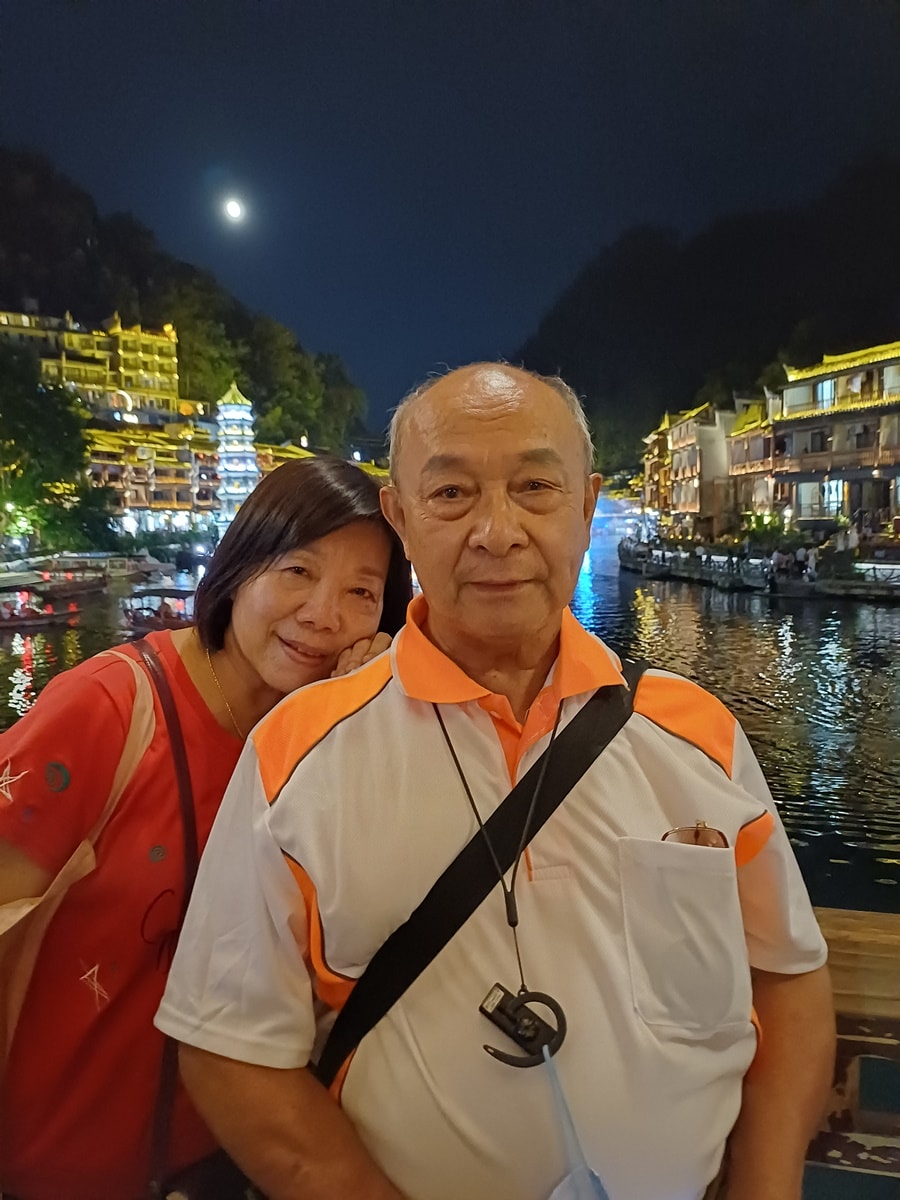 鳳凰古城自由行攻略｜沱江夜景、磁懸浮列車、苗服體驗一次玩透透
