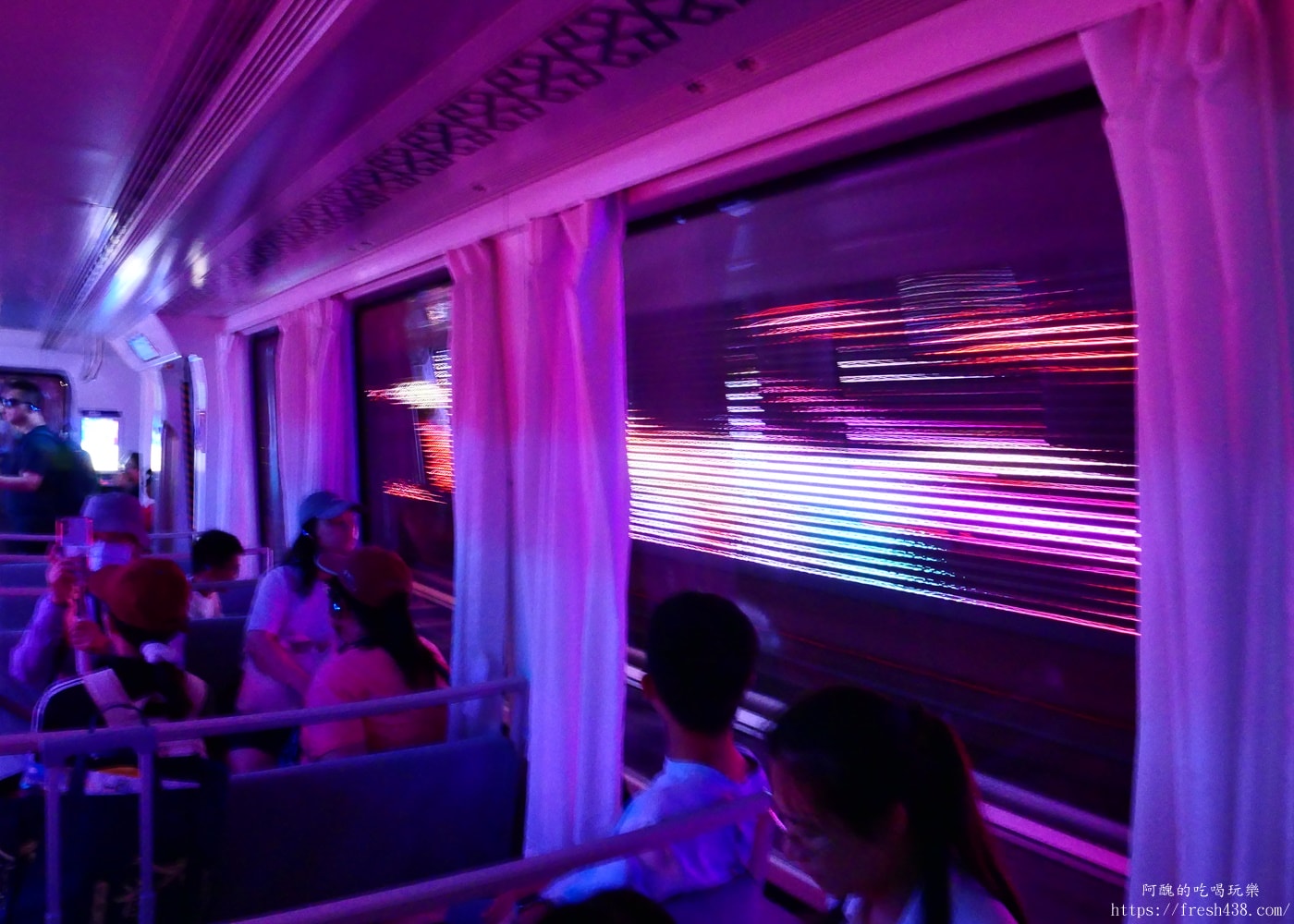 鳳凰古城自由行攻略｜沱江夜景、磁懸浮列車、苗服體驗一次玩透透