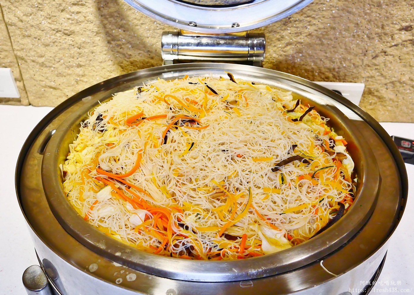 陽明山天籟渡假酒店絢彩廳晚餐開箱｜Buffet自助餐吃到飽推薦，海鮮、熱食、甜點一次滿足
