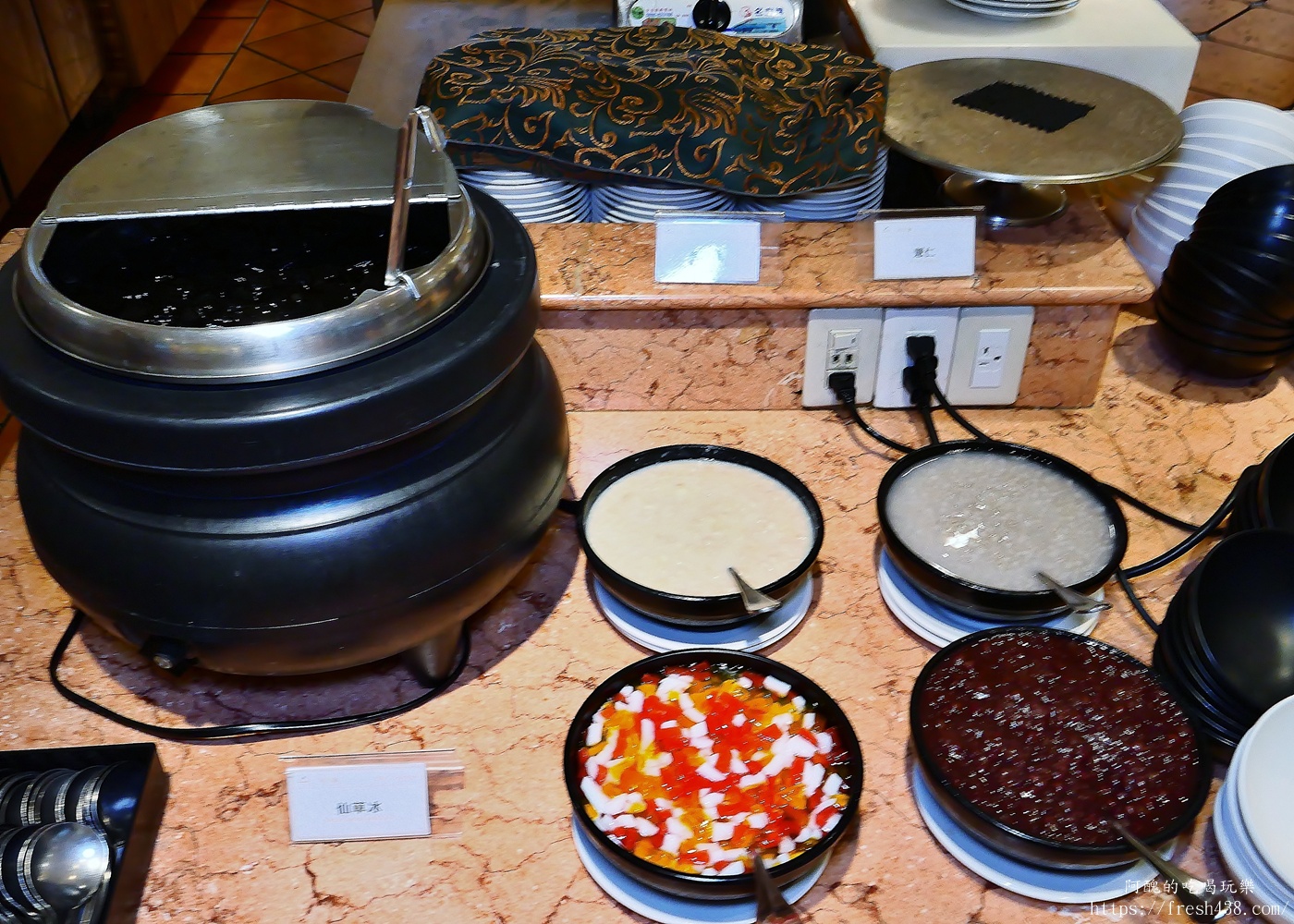 陽明山天籟渡假酒店絢彩廳晚餐開箱｜Buffet自助餐吃到飽推薦，海鮮、熱食、甜點一次滿足