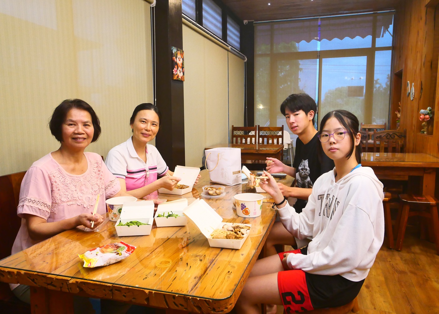 宜蘭親子民宿推薦｜松之墅溜滑梯親子民宿開箱，球池、戲水池、沙坑、電動遊戲、免費下午茶一次滿足