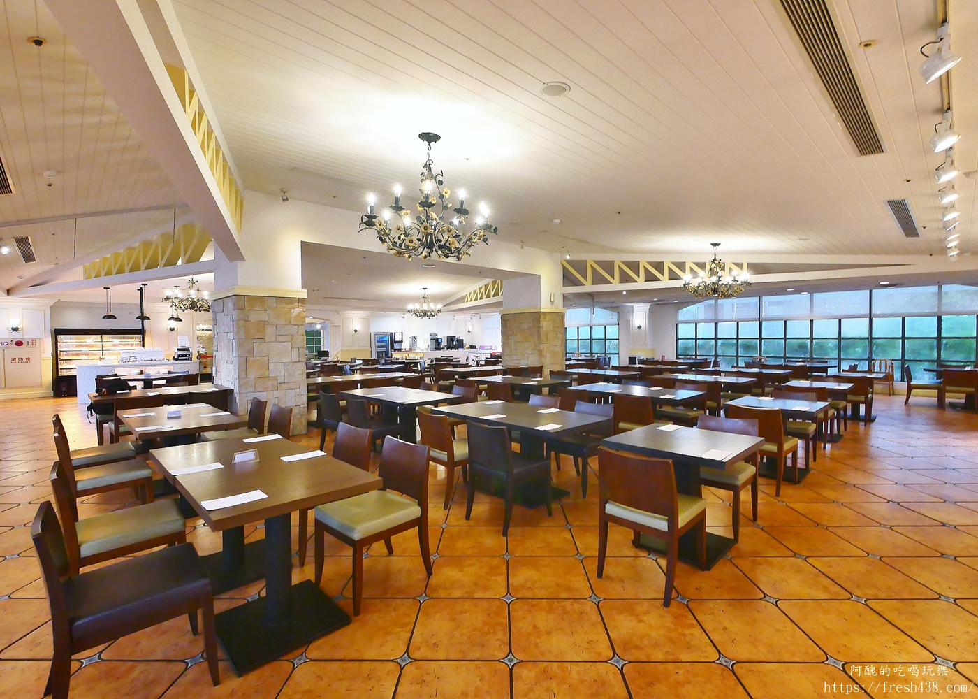 陽明山天籟渡假酒店絢彩廳晚餐開箱｜Buffet自助餐吃到飽推薦，海鮮、熱食、甜點一次滿足
