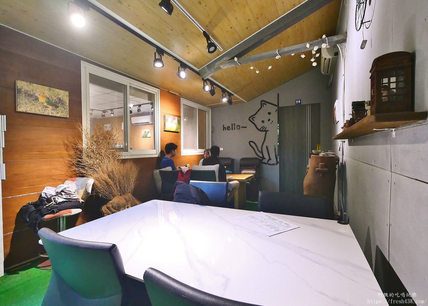 陶淬湖庭園咖啡｜新北鶯歌景觀餐廳推薦，免門票、可餵梅花鹿 羊駝 水豚，親子一日遊必訪