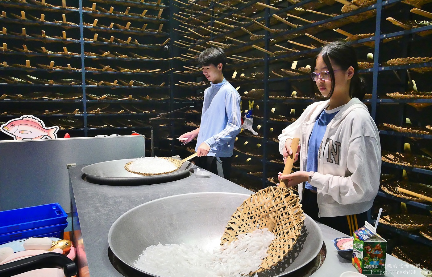 宜蘭雨天景點推薦|溪和水產觀光工廠攻略:門票抵消費,海鮮DIY、汆燙體驗超好玩! - 第24張圖 宜蘭雨天景點推薦|溪和水產觀光工廠攻略:門票抵消費,海鮮DIY、汆燙體驗超好玩!