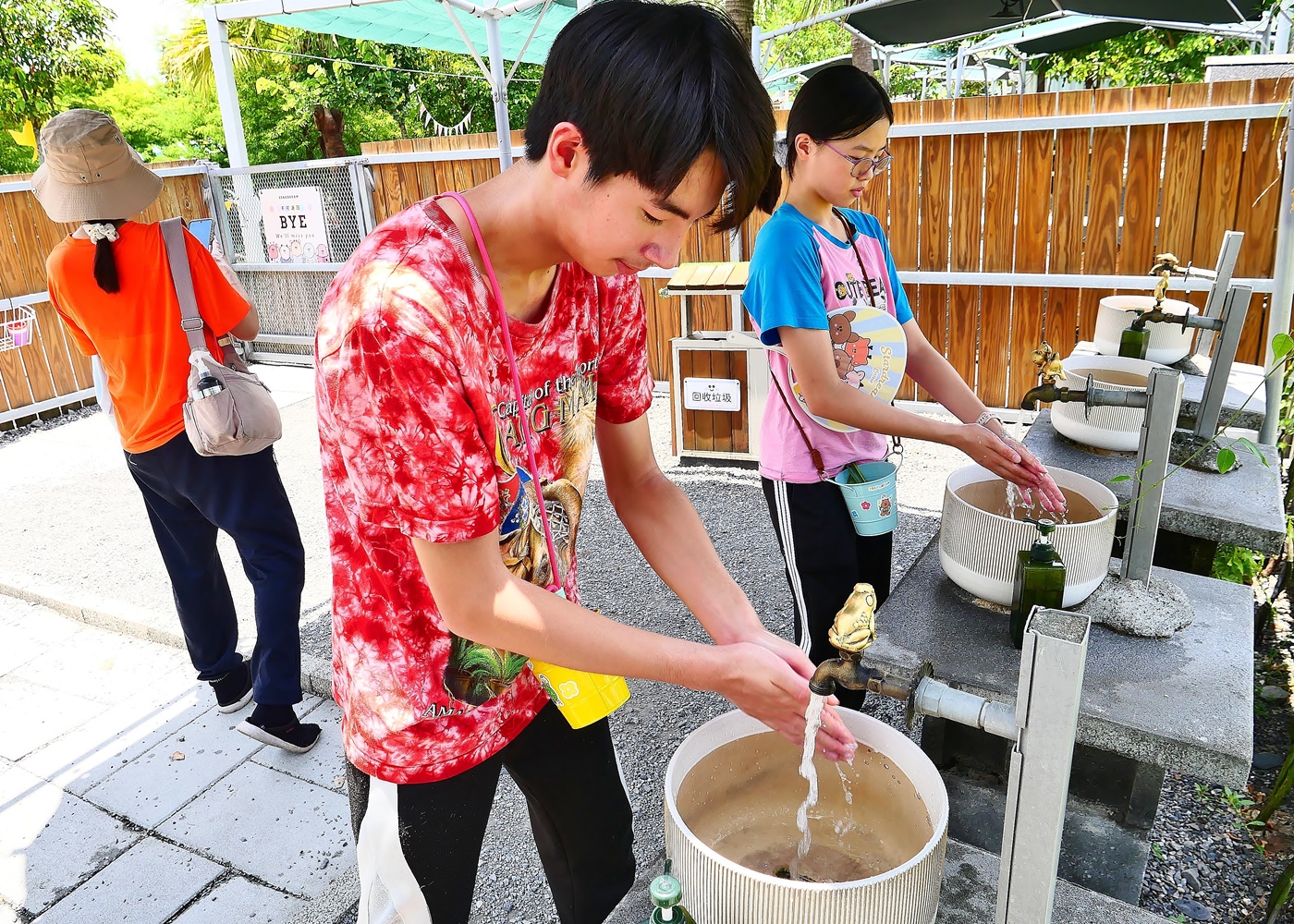 【宜蘭親子景點】星夢森林劇場全攻略｜水豚握手、羊駝梅花鹿餵食、DIY、戲水池一日遊必玩