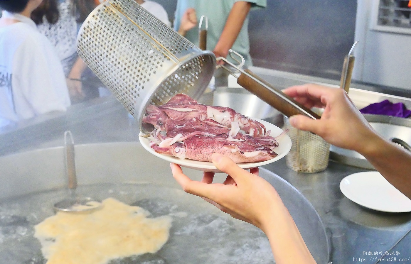 宜蘭雨天景點推薦|溪和水產觀光工廠攻略:門票抵消費,海鮮DIY、汆燙體驗超好玩! - 第48張圖 宜蘭雨天景點推薦|溪和水產觀光工廠攻略:門票抵消費,海鮮DIY、汆燙體驗超好玩!