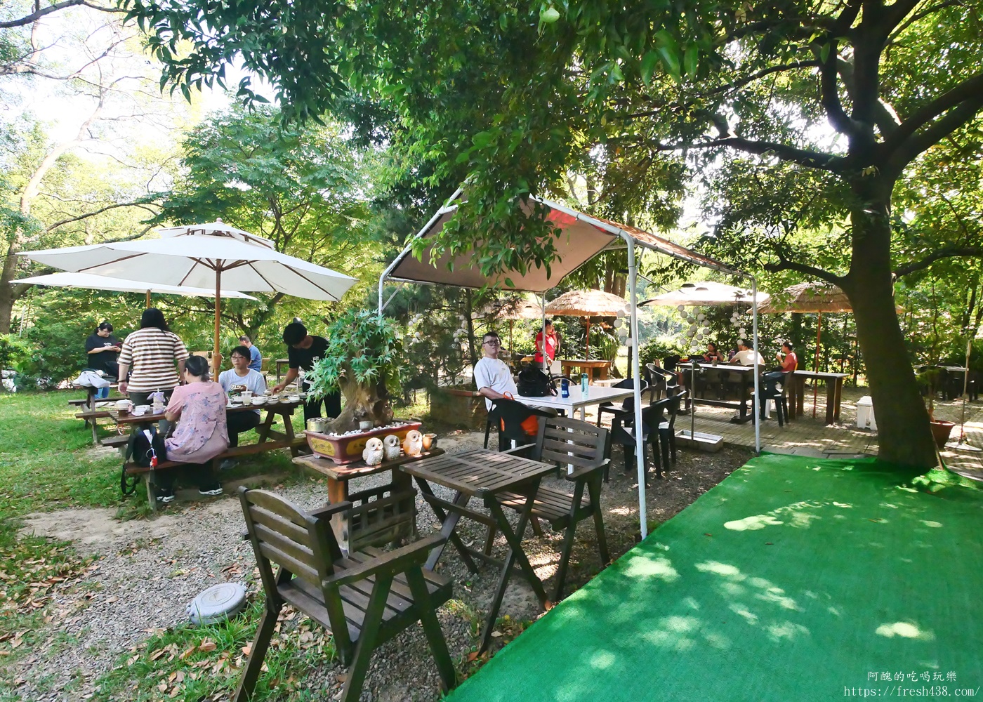 陶淬湖庭園咖啡｜新北鶯歌景觀餐廳推薦，免門票、可餵梅花鹿 羊駝 水豚，親子一日遊必訪
