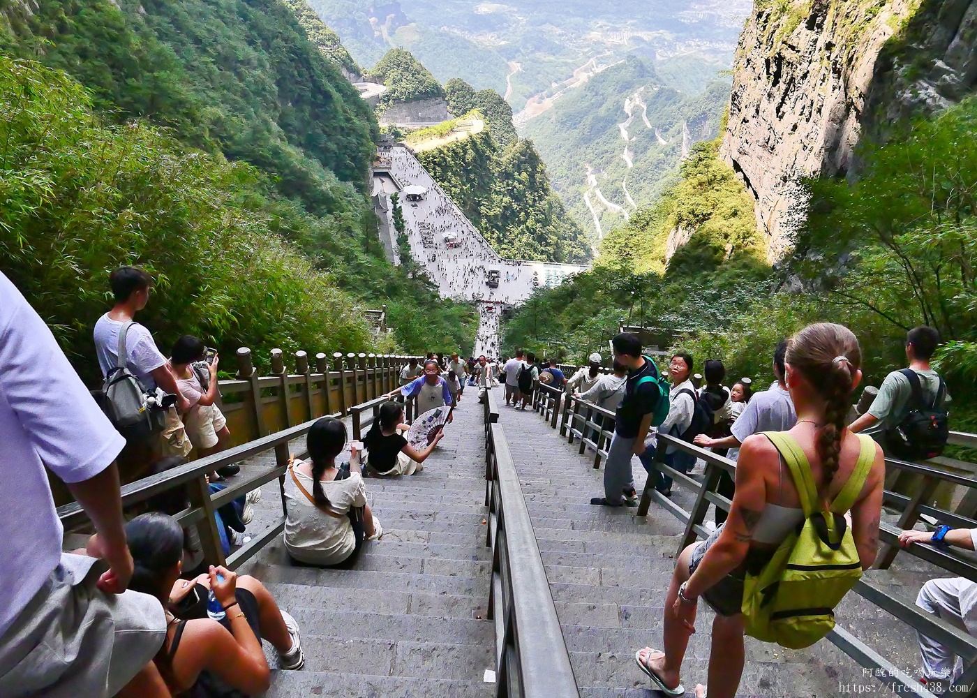 天門山A線攻略|最佳路線不走回頭路!世界最長索道、鬼谷棧道、玻璃棧道、天門洞一次玩透透 - 第57張圖 天門山A線攻略|最佳路線不走回頭路!世界最長索道、鬼谷棧道、玻璃棧道、天門洞一次玩透透