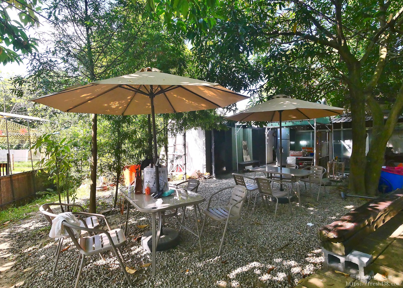 陶淬湖庭園咖啡｜新北鶯歌景觀餐廳推薦，免門票、可餵梅花鹿 羊駝 水豚，親子一日遊必訪