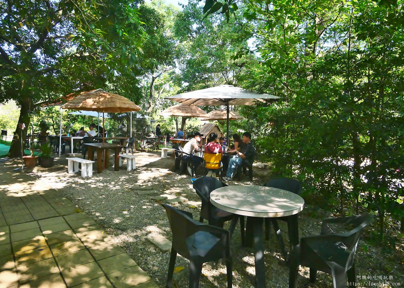 陶淬湖庭園咖啡｜新北鶯歌景觀餐廳推薦，免門票、可餵梅花鹿 羊駝 水豚，親子一日遊必訪